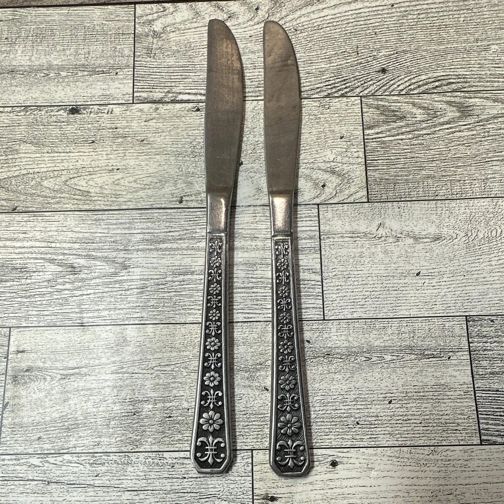 Korea Marked Stainless Steel Floral Handle Dinner Knives 2PC Glossy Vintage